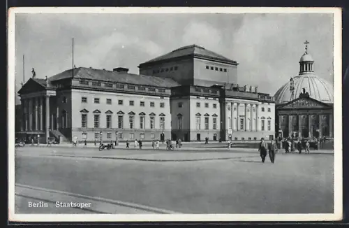 AK Berlin, Passanten vor der Staatsoper