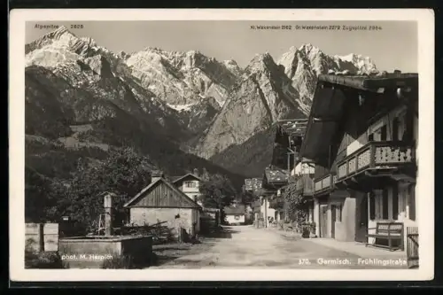 AK Garmisch, Frühlingstrasse mit Aussicht auf Alpsitze, Gr. Waxenstein und Zugspitze