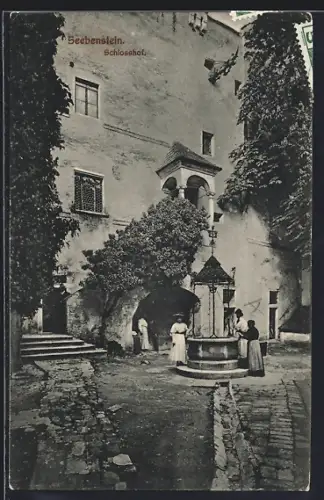 AK Seebenstein, Der Schlosshof mit Brunnen