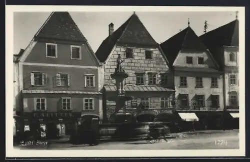 AK Steyr, platz mit Geschäft Otto Rücker und Brunnen