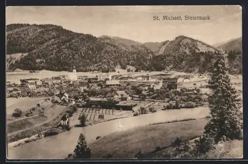 AK St. Michael, Ortsansicht mit Kirche und Bergpanorama
