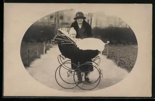 Foto-AK Kinderwagen mit Baby