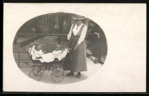 Foto-AK Kinderwagen mit Babys