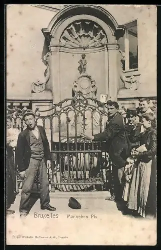 AK Bruxelles, Manneken Pis mit Besuchern