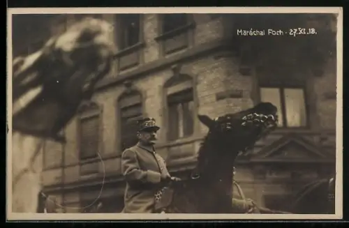 Foto-AK Maréchal Foch zu Pferde, Schnappschuss, 1918