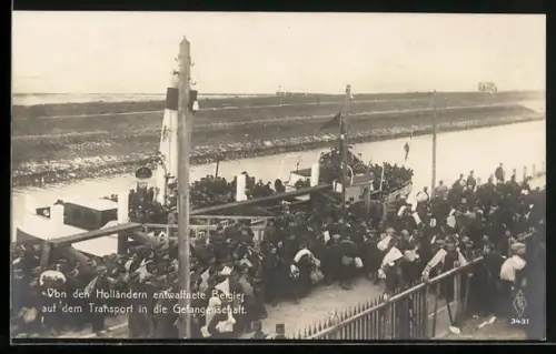AK Von den Holländern entwaffnete Belgier auf dem Transport in die Gefangenschaft, Kriegsgefangene