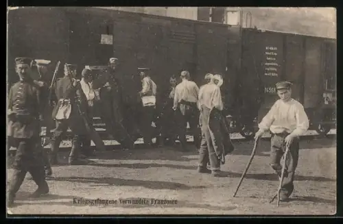 AK Kriegsgefangene verwundete Franzosen