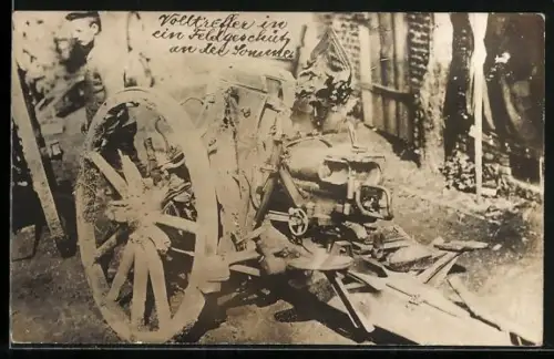 Foto-AK Volltreffer in ein Feldgeschütz, Artillerie