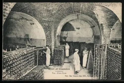 AK Moet & Chandon, Vue d`une Cave