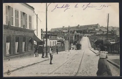 AK Gentilly, Rue des Ecoles et Tramway