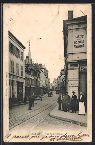 AK Melun, Rue Saint-Aspais avec passants et bâtiments historiques