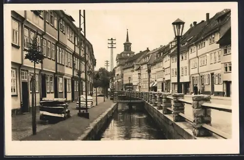 AK Schmalkalden / Thür., Weidebrunner Tor Strasse, Kanal mit Brücke und Kirchturm