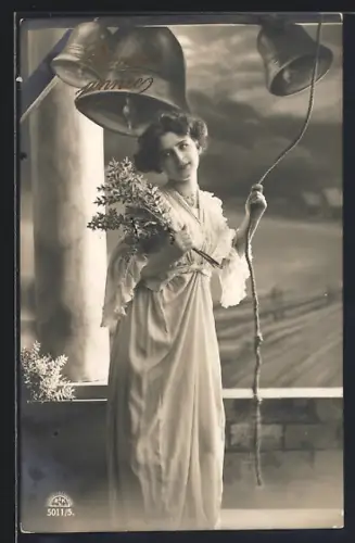 Foto-AK R & K / L Nr. 5011/5: Dame läutet Glocken