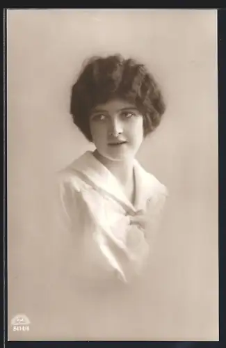 Foto-AK R & K / L Nr. 8414/4: Porträt einer eleganten Frau