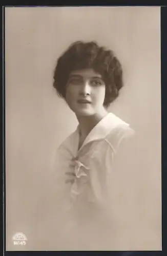 Foto-AK R & K / L Nr. 8414/5: Porträt einer jungen Frau