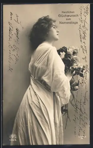 Foto-AK R & K / L Nr. 4422/6: Junge Frau mit Blumenstrauss, Namenstag