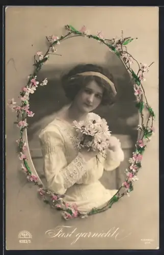 Foto-AK R & K / L Nr. 4263 /5: Junge Dame mit Blumen