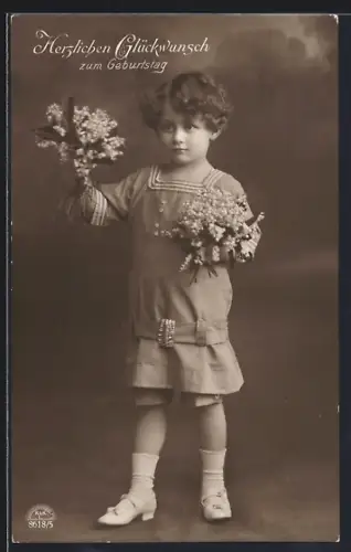Foto-AK R & K / L Nr. 8618/5: Kind mit Blumensträussen, Geburtstag