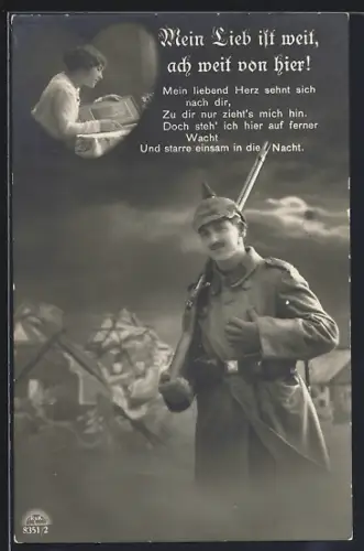 Foto-AK Soldat mit Pickelhaube und Mantel denkt an seine Liebste daheim