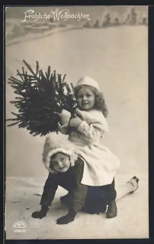Foto-AK R & K / L Nr. 4483/3: Zwei Kinder in Winterkleidung mit Tannenbaum, Weihnachten