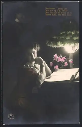 Foto-AK R & K / L Nr. 5087/2: Junge Frau sitzt mit einem Buch am Tisch