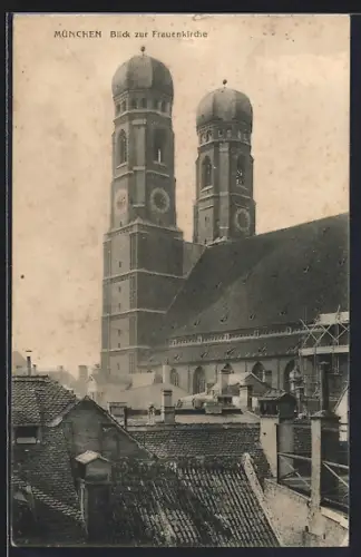 AK München, Blick zur Frauenkirche über die Dächer hinweg