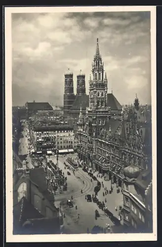 AK München, Rathaus und Frauenkirche
