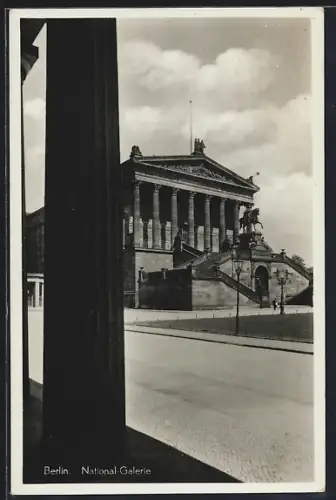 AK Berlin, National-Galerie von unter den Kolonnaden
