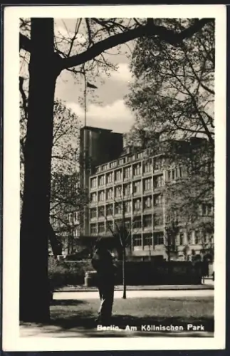 AK Berlin, Partie im Köllnischen Park, Rungestrasse