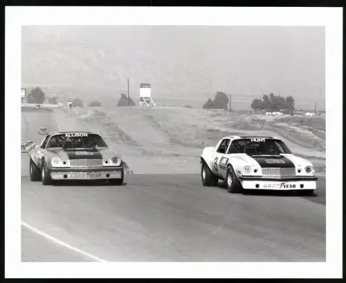 Fotografie Auto Chevrolet Camaro Nascar Rennwagen, Startnummer #9 Allison vs #3 Hunt, Grossformat 25 x 20cm