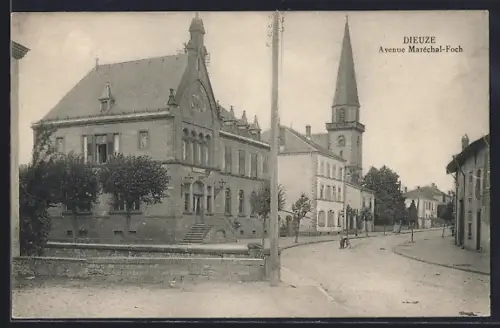 AK Dieuze, Avenue Maréchal-Foch