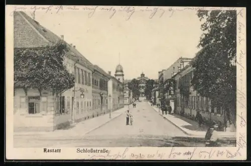 AK Rastatt, Schlossstrasse mit Wohngebäuden