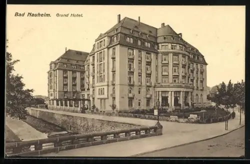 AK Bad Nauheim, Strassenpartie am Grand Hotel