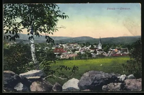 AK Divaca, Blick auf den Ort mit Kirche
