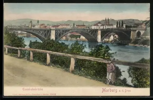 AK Maribor-Marburg, Eisenbahnbrücke über die Drau, kleiner Junge lehnt sich an das Geländer