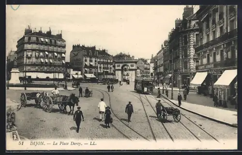 AK Dijon, La Place Darcy, Strassenbahn