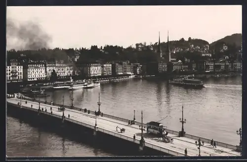 AK Luzern, Seebrücke mit Strassenbahn und Hofkirche