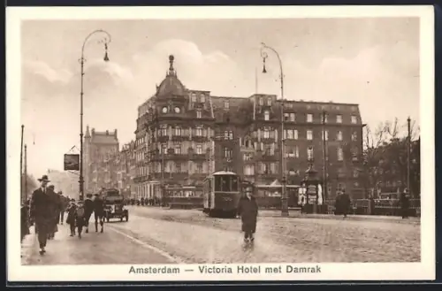 AK Amsterdam, Victoria Hotel met Damrak, Strassenbahn