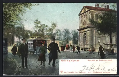 AK Rotterdam, Slagveld en Delftsche poort, Gebäudeansicht mit Strassenbahn und Fussgängern
