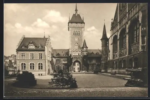 AK Zürich, Schweiz. Landesmuseum, Hof mit Tordurchgang