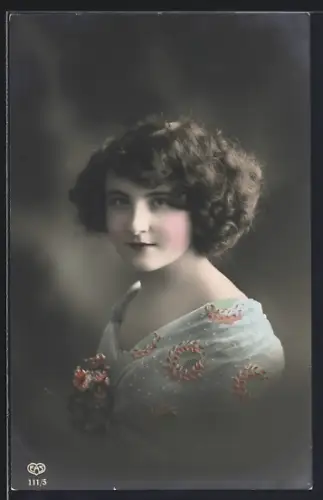 Foto-AK EAS Nr. 111/5: Junge Dame mit Locken