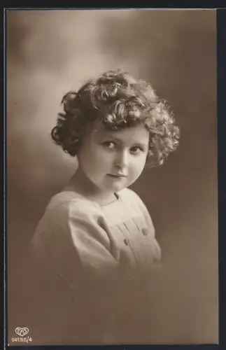 Foto-AK EAS Nr. 04135/4: Hübsches Kind mit Locken