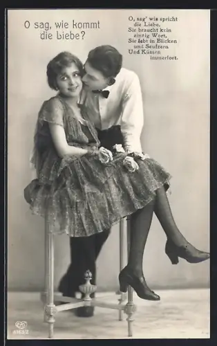Foto-AK EAS Nr. 6163/2: O sag, wie kommt die Liebe?..., Liebespaar