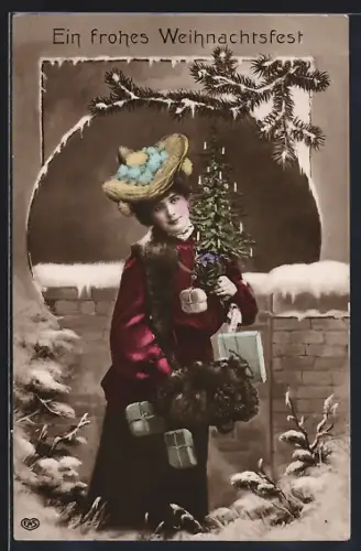 Foto-AK EAS Nr. 422: Frau mit Tannenbaum und Päckchen, Weihnachtsgruss