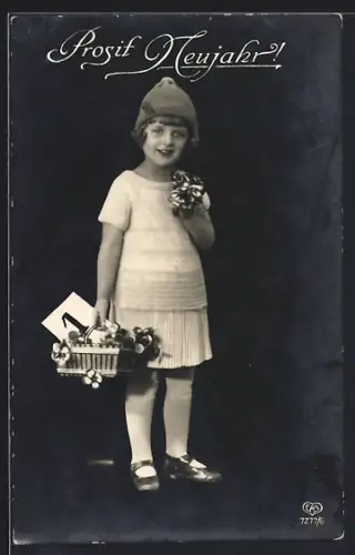 Foto-AK EAS Nr. 7277/6: Mädchen mit Klee im Korb, Neujahrsgruss
