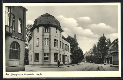 AK Bad Lippspringe, Detmolder Strasse mit Passanten