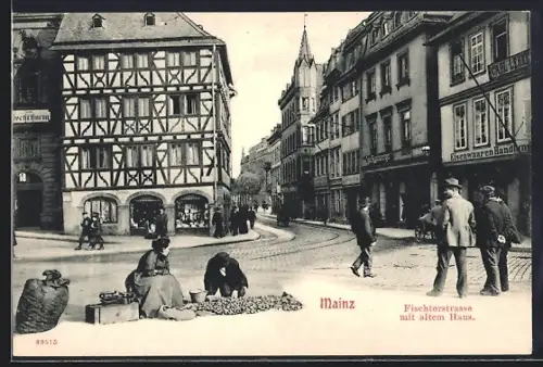AK Mainz, Fischthorstrasse mit altem Haus