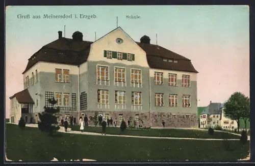 AK Meinersdorf i. Erzgeb., Schule mit leuchtenden Fenstern