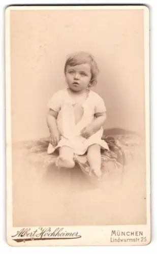 Fotografie Albert Hochheimer, München, Lindwurmstr. 25, Porträt eines Kleinkinds