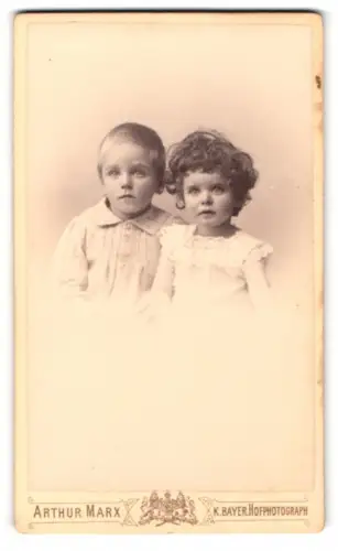 Fotografie Arthur Marx, München, Residenzstrasse 12, Porträt zweier Kinder